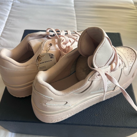 Adidas new in box - Picture 8 of 16